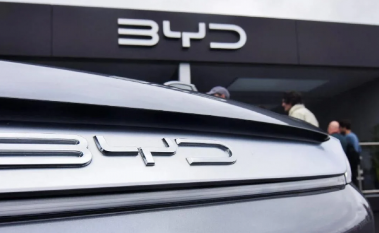 BYD pode perder posto de maior do mundo em carros elétricos