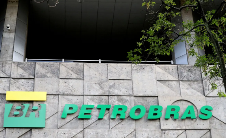 Petrobras eleva em 7,1% preço do querosene de aviação em agosto