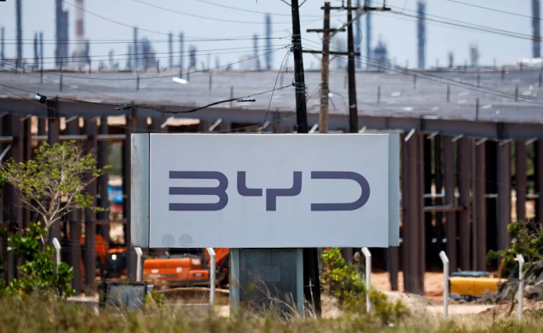 BYD trouxe centenas de chineses irregulares para fábrica na Bahia, diz auditora