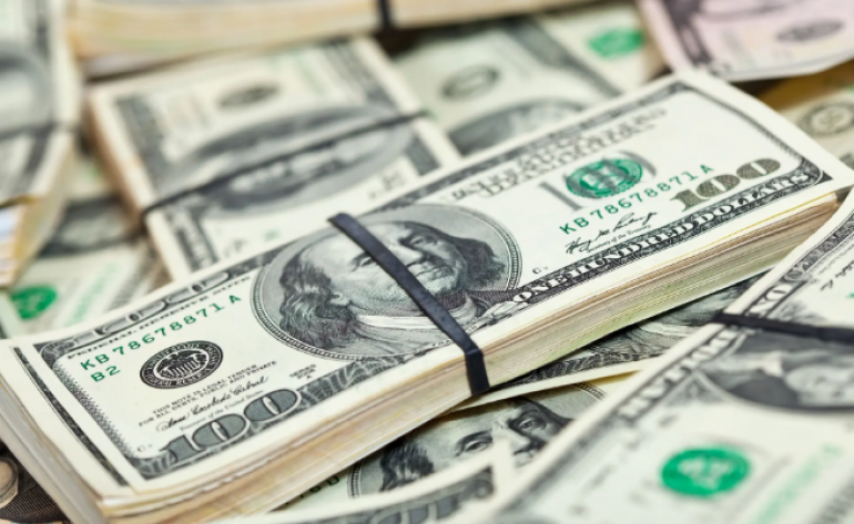 Dólar hoje avança com dados e tarifas dos EUA em foco