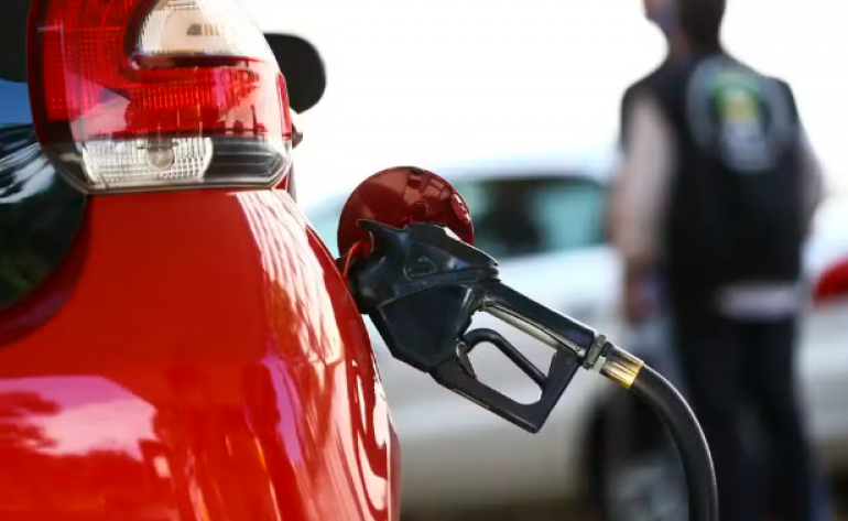 Petrobras anuncia redução de R$ 0,17 no litro do diesel nas distribuidoras
