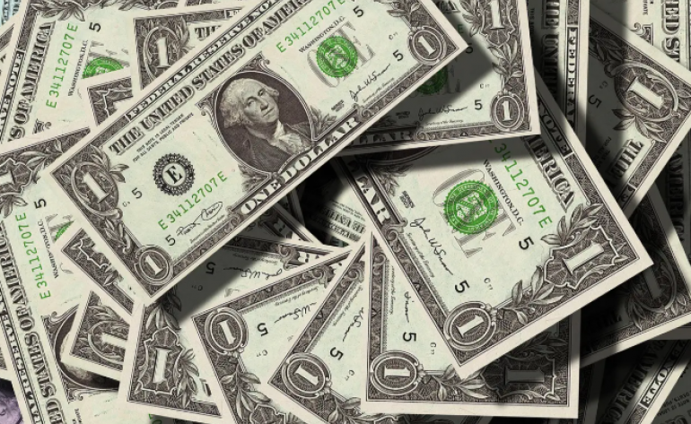 Dólar hoje avança após Trump escalar sua guerra comercial com novas tarifas