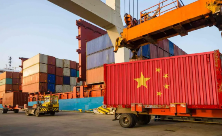 Exportações da China batem recorde, empresas tentam acelerar envios antes de novas tarifas