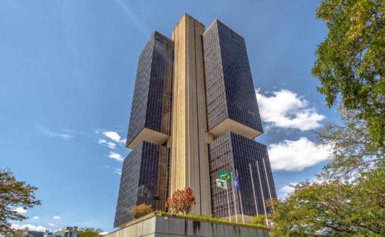 Desaceleração da atividade é chave para corte da Selic em 2025, diz JP Morgan