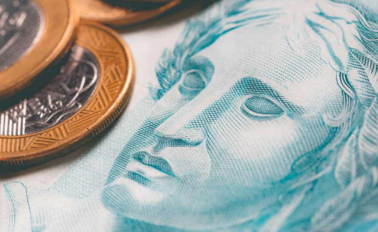 Novos dados econômicos no Brasil e nos EUA não trazem segurança aos Bancos Centrais