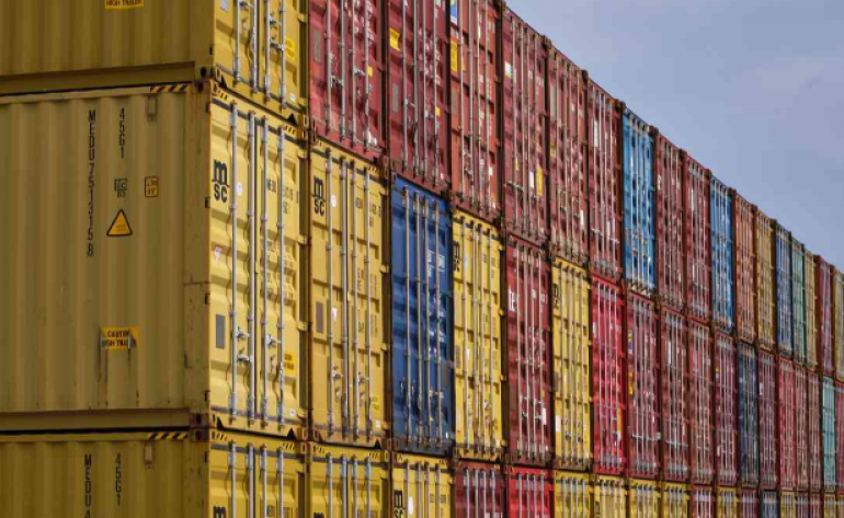 Brasil tem superávit comercial de US$ 6,1 bi em agosto, com queda de exportações nos EUA