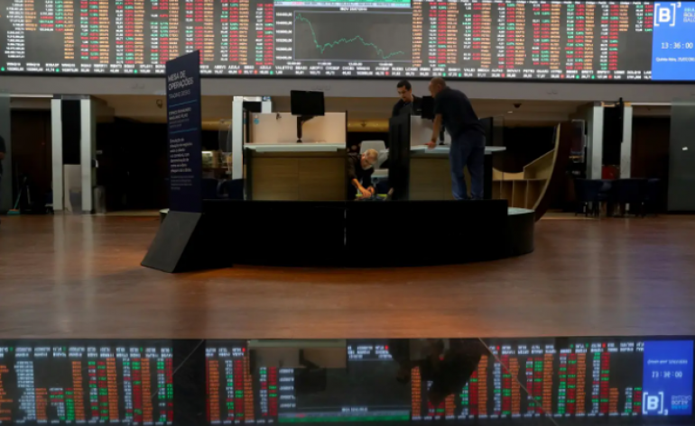 Ibovespa Futuro recua após recorde impulsionado pelo Fed