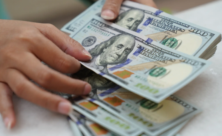 Dólar hoje acompanha exterior e sobe ante real após quatro quedas consecutivas