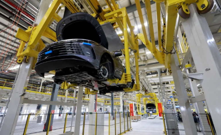 Produção industrial continua a perder fôlego, com resultados distintos por setores