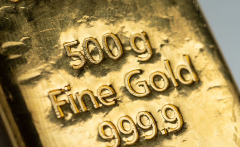 Ouro dispara e atinge valor recorde em meio a tensões geopolíticas e pressão sobre o Fed