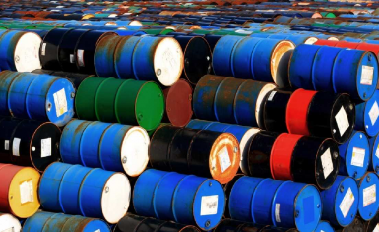 Queda livre: Petróleo cai 4% e atinge mínimas desde o início da guerra