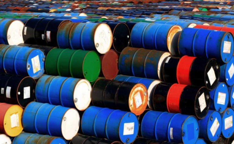 Petróleo cai cerca de 1% e caminha para encerrar junho com queda de 20%