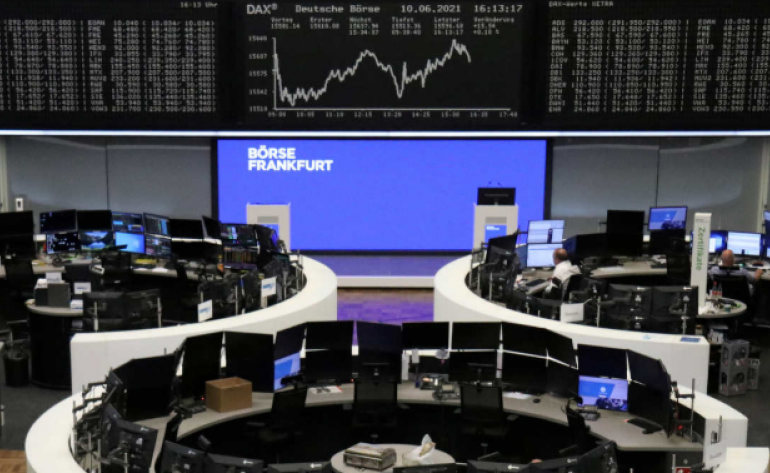 Bolsas da Europa fecham em queda sob pressão de techs