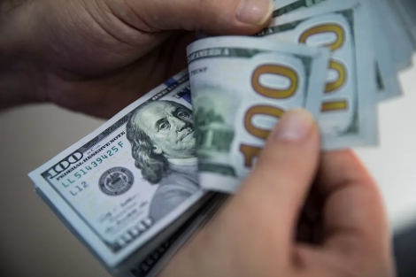 Dólar hoje opera perto da estabilidade em meio a incertezas sobre tarifas e juros
