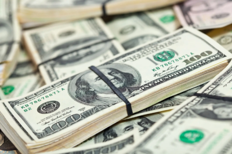 Dólar dispara e chega aos R$ 5,71 após sinalizações sobre recuo no aumento do IOF