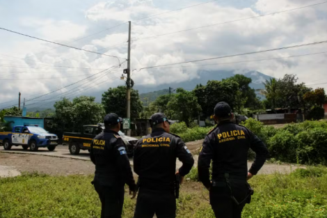 Erupção de vulcão mais ativo da América Central causa evacuação na Guatemala