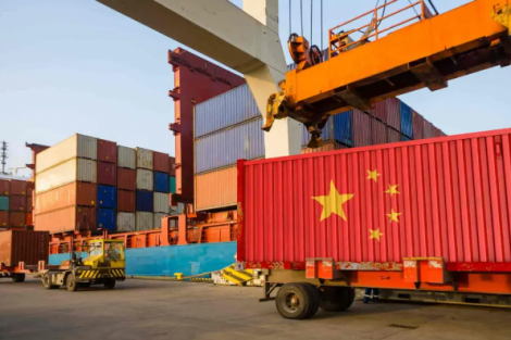 Exportações da China batem recorde, empresas tentam acelerar envios antes de novas tarifas
