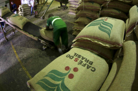 Exportação de café verde do Brasil despenca em janeiro por preços mais baixos, diz Cecafé