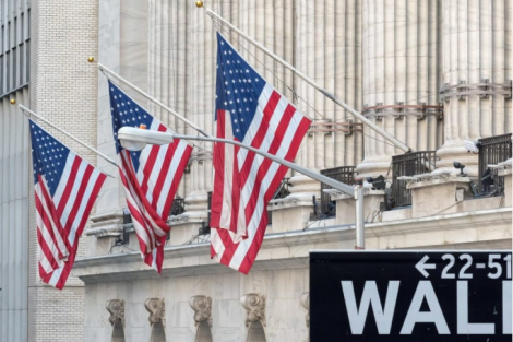 Wall Street avança 1% em meio a tratativas sobre o Estreito de Ormuz