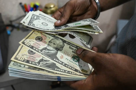 Dólar hoje avança após decisão de juros do Copom e alta do petróleo