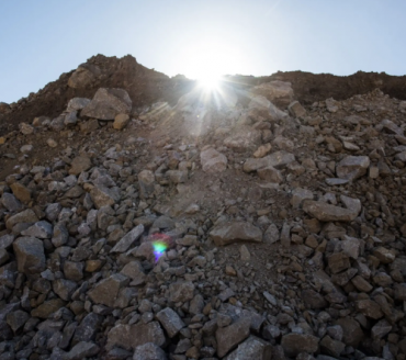 Minério de ferro sobe com apostas no alívio da tensão comercial entre EUA e China