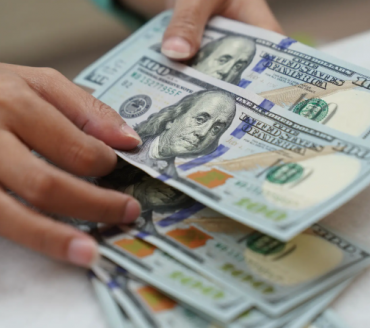 Dólar hoje avança após fechar no menor nível desde novembro