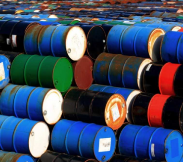 Petróleo cai cerca de 1% e caminha para encerrar junho com queda de 20%